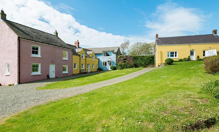 Orlandon nr Dale, Pembrokeshire, pretty coastal cottages set around a farm village green.  Holiday Cottages for families, groups and couples.  Last mi